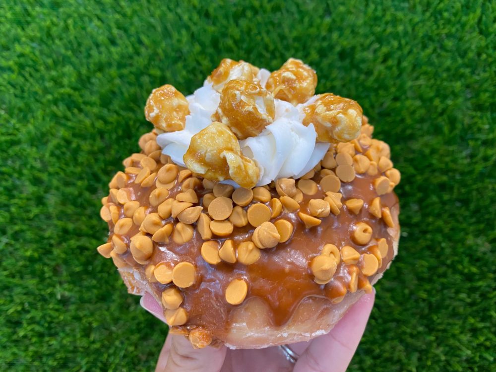 butterscotch-caramel-craze-donut-everglazed-1