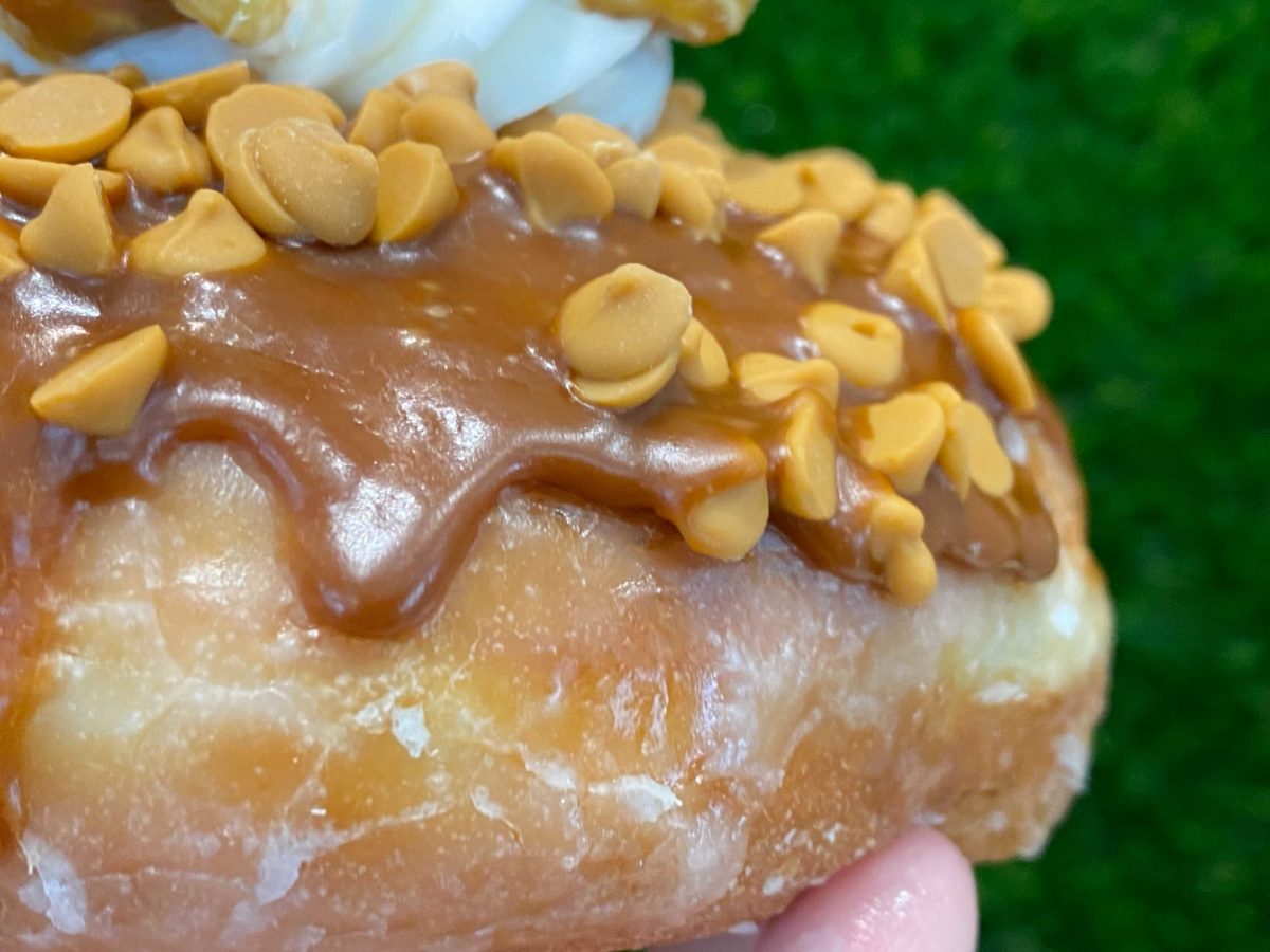 butterscotch-caramel-craze-donut-everglazed-9