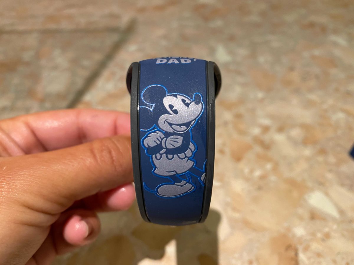 PHOTOS New Limited Edition "Best Disney Dad" MagicBand