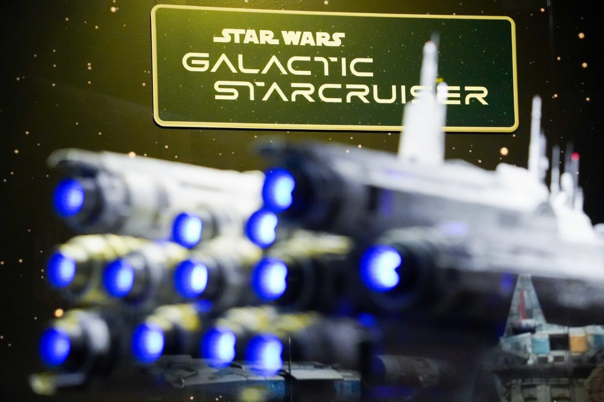 galactic-starcruiser-model18