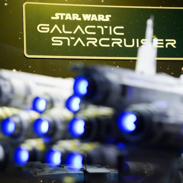 galactic-starcruiser-model18
