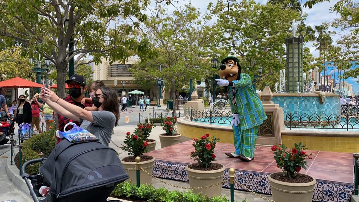 goofy-carthay-circle-meet-and-greet-6