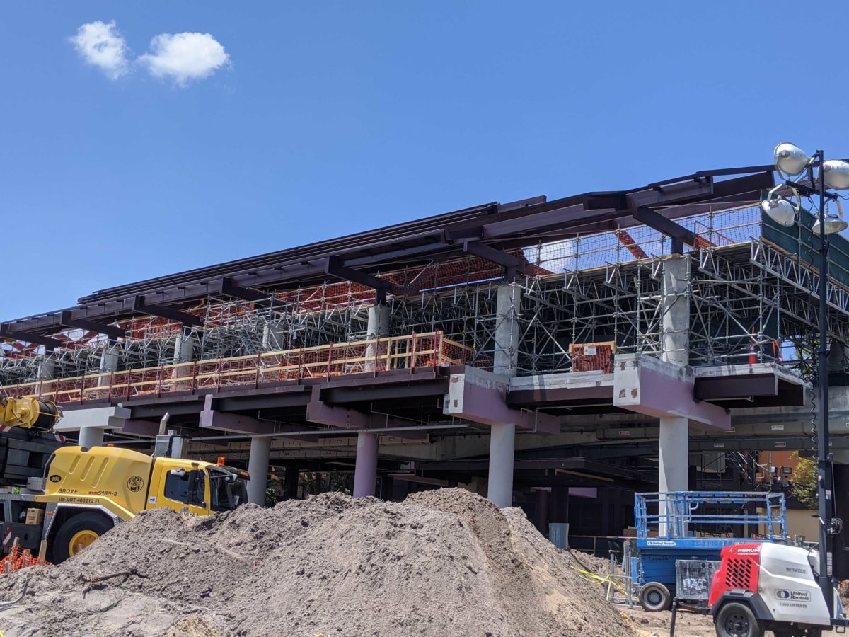 polynesian-porte-cochere-construction-1-2447505