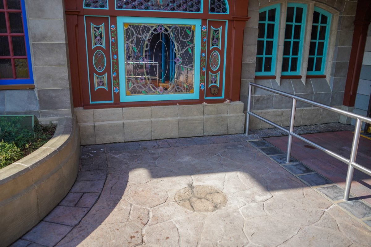 sorcerers-of-the-magic-kingdom-plaque-removal3