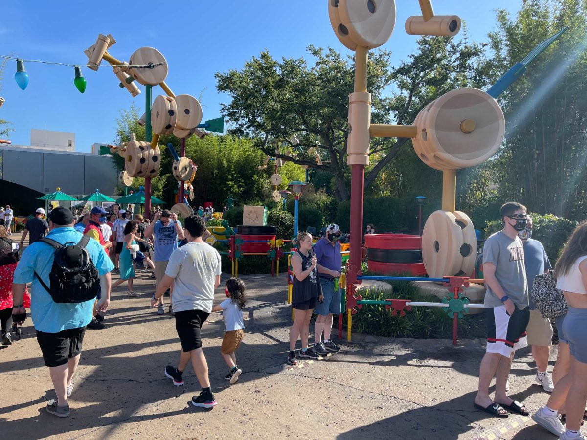 toy-story-land-face-masks-outside-queue-4-1906754