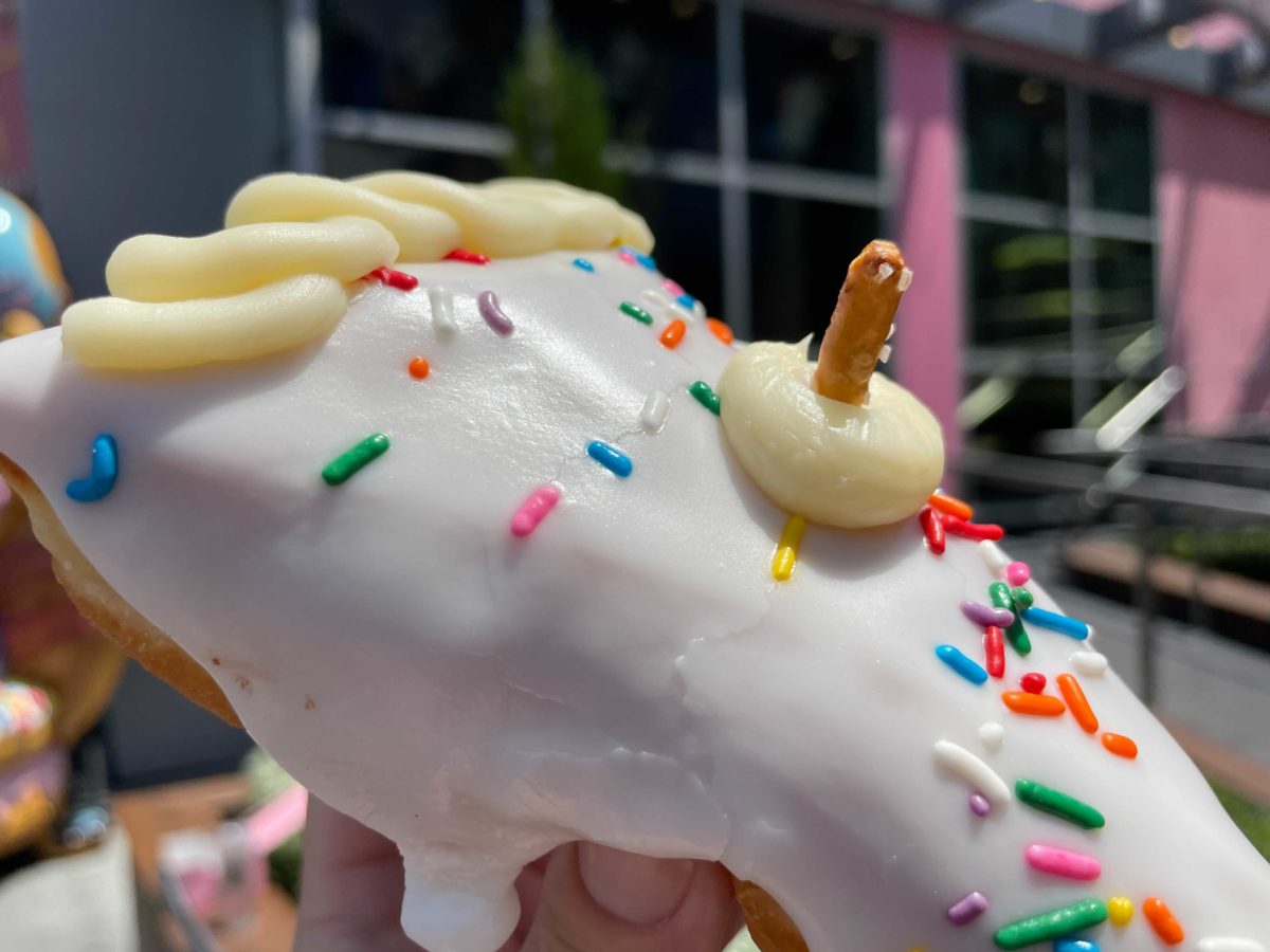 vanilla-voodoo-anniversary-doughnut-5