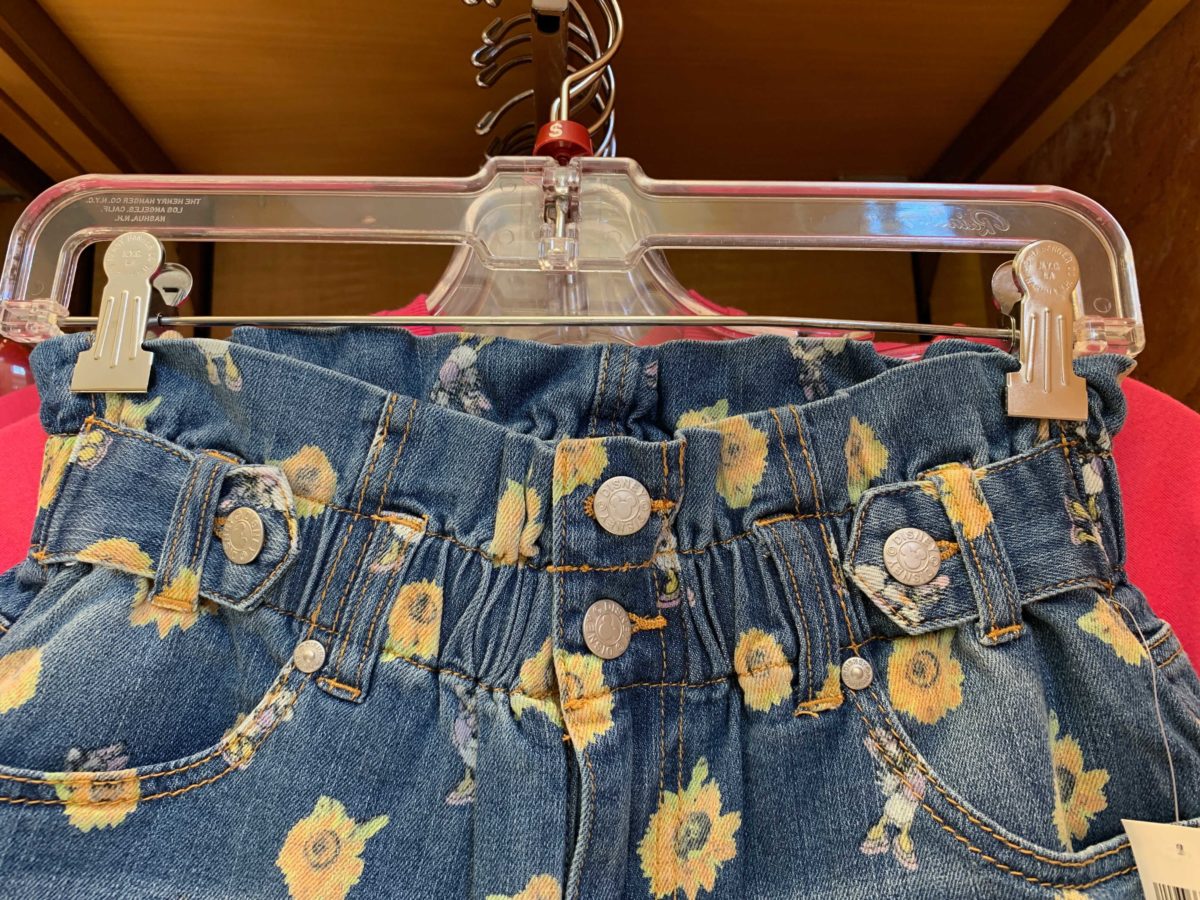 disneyland-daisy-duck-denim-shorts-4-1526745
