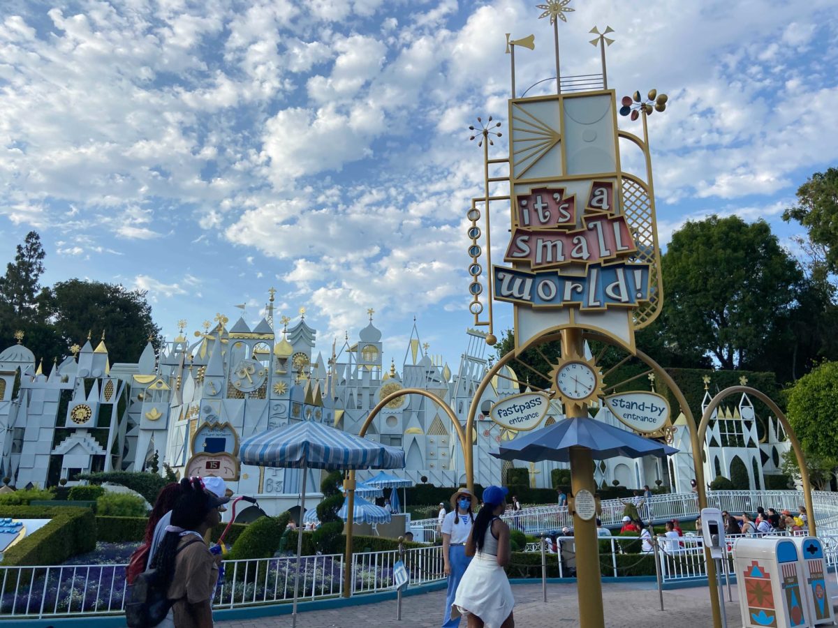 disneyland-its-a-small-world-2-8498796