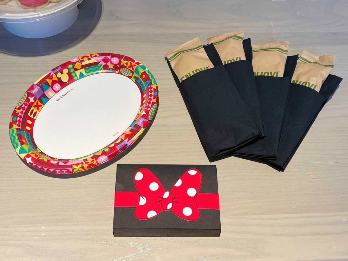 disneys-caribbean-beach-resort-disney-family-night-dinner-25-1-3962095