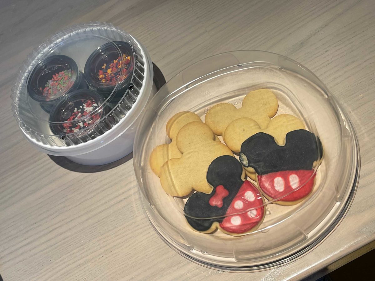disneys-caribbean-beach-resort-disney-family-night-dinner-28-9375857