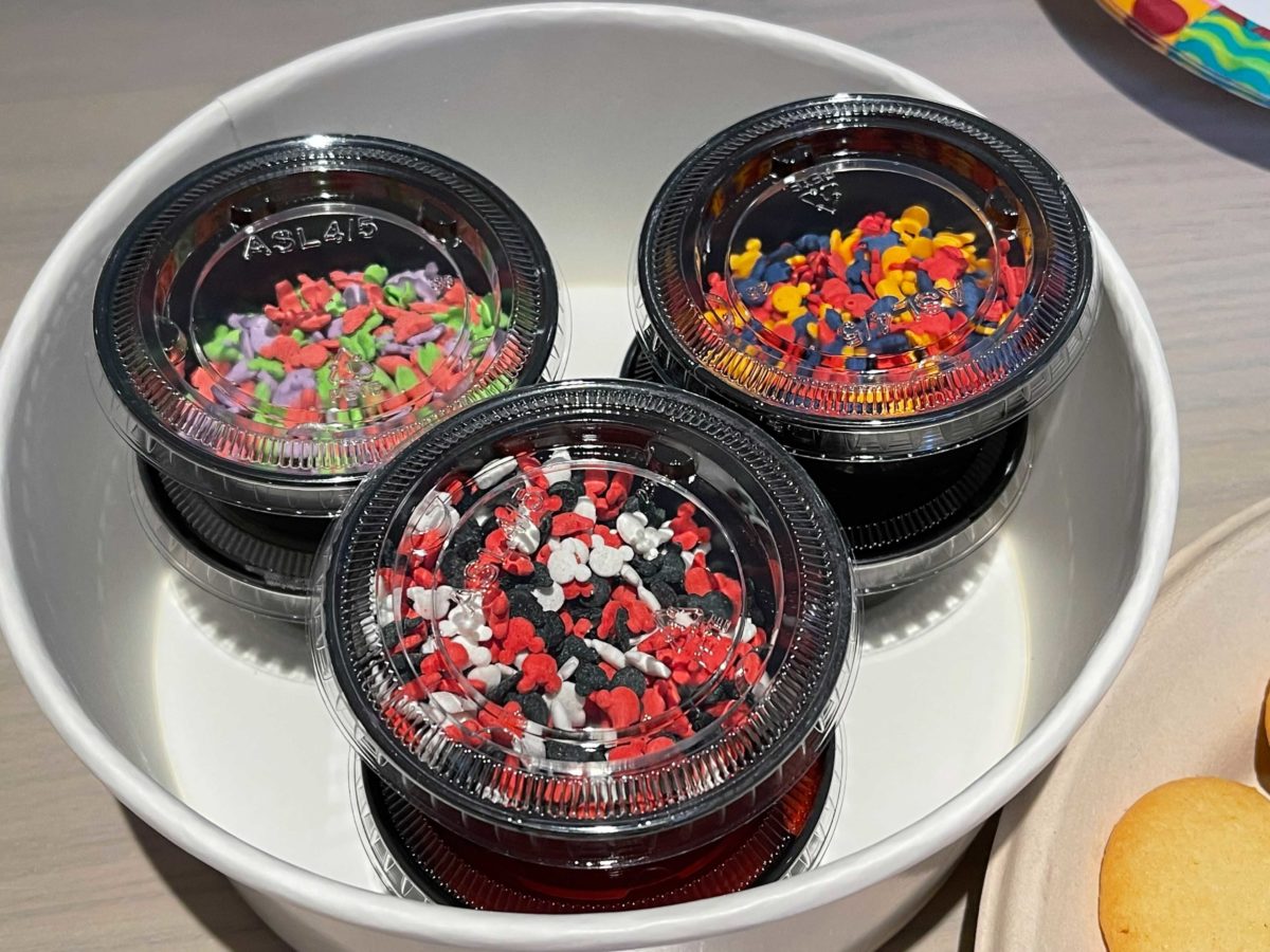 disneys-caribbean-beach-resort-disney-family-night-dinner-34-4517454