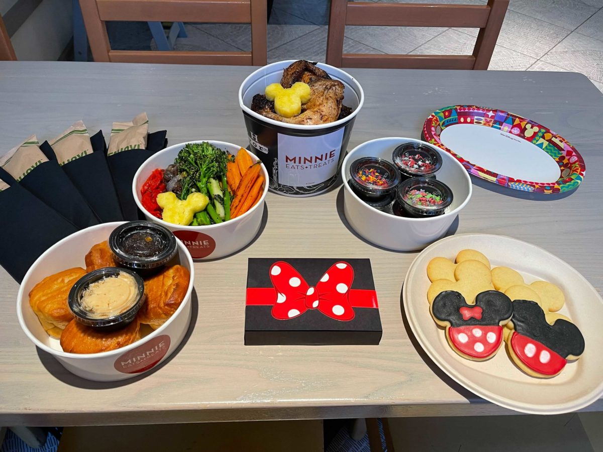 disneys-caribbean-beach-resort-disney-family-night-dinner-43-8159477