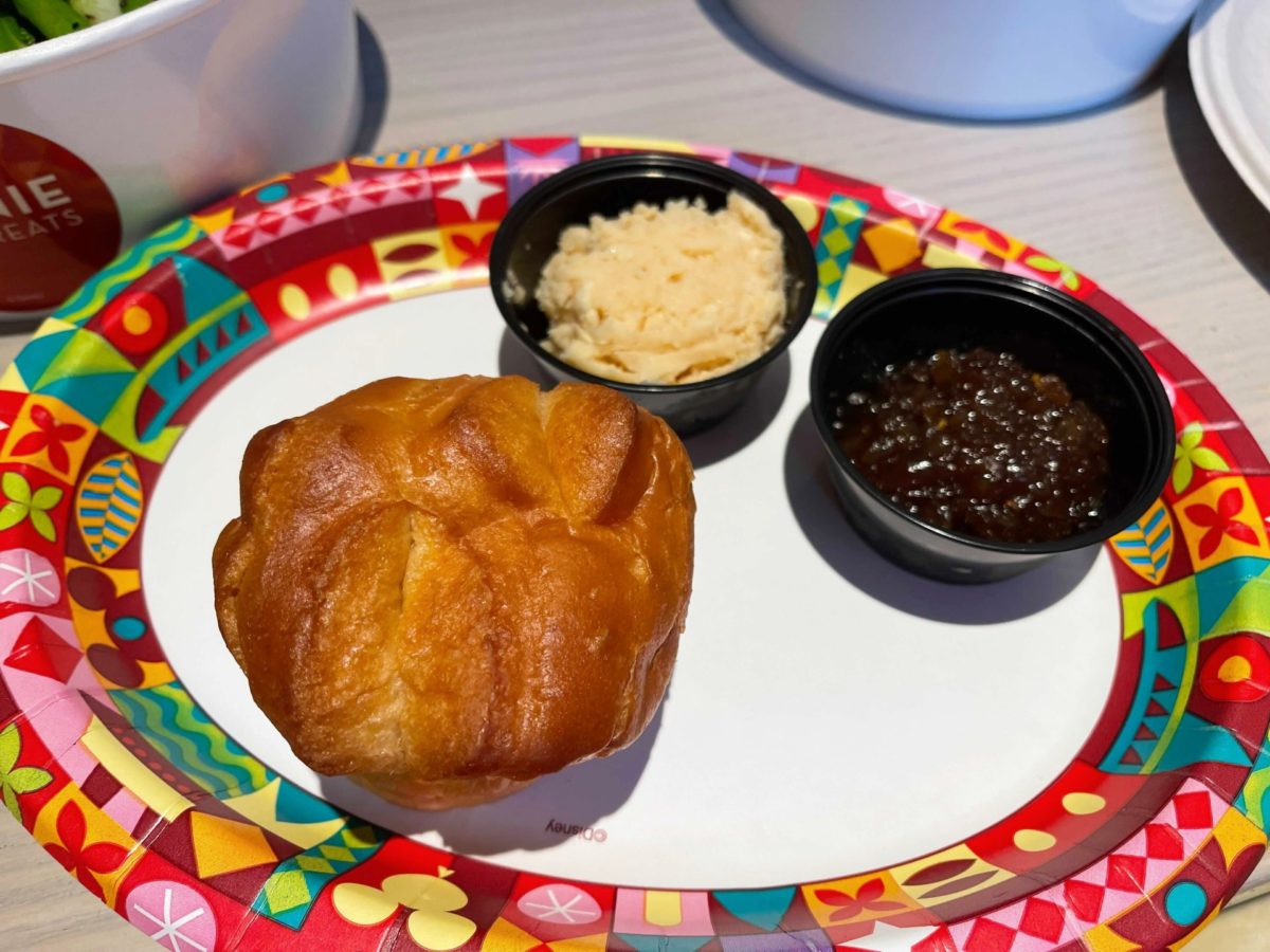 disneys-caribbean-beach-resort-disney-family-night-dinner-52-1-5575179