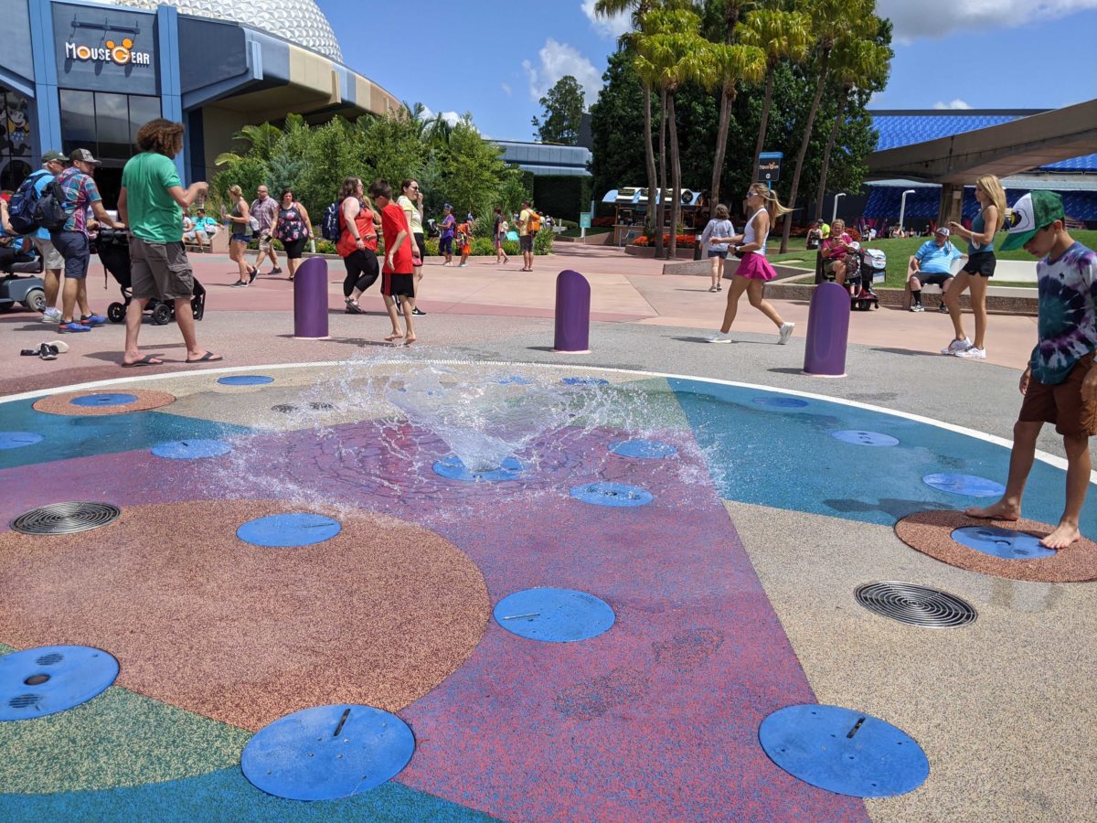 epcot-liquid-layer-interactive-fountains-6-2121146