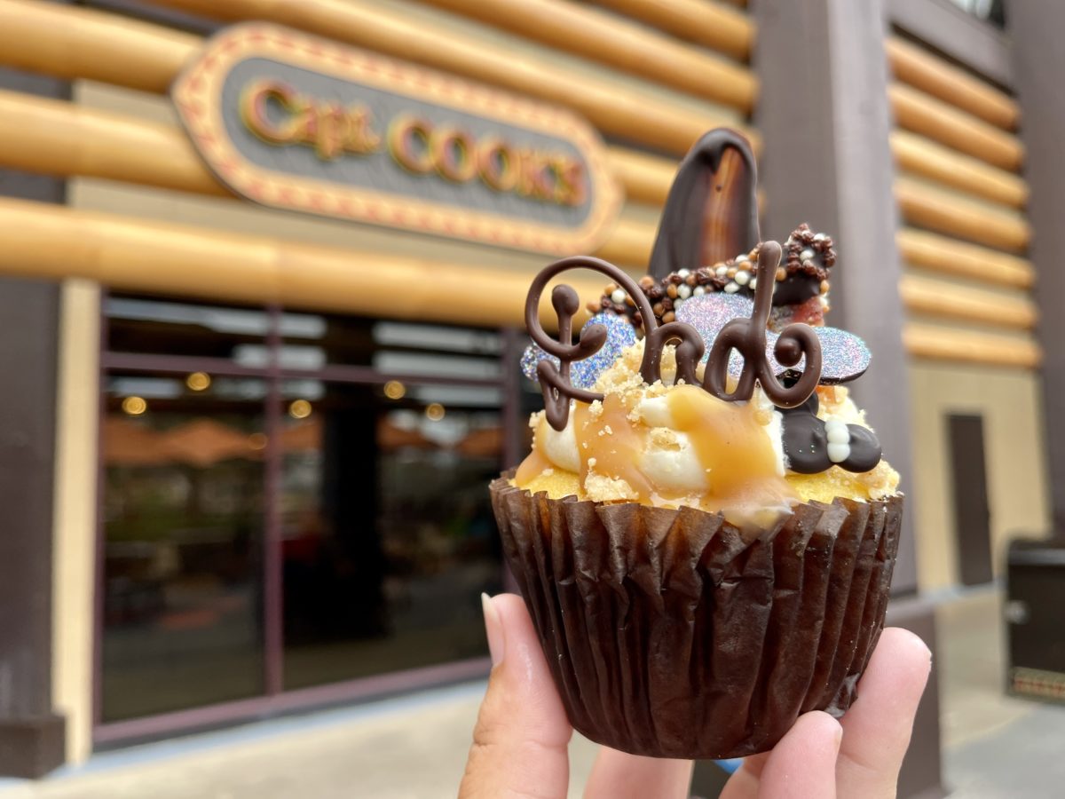 fathers-day-cupcake-capt-cooks-magic-kingdom-06182021