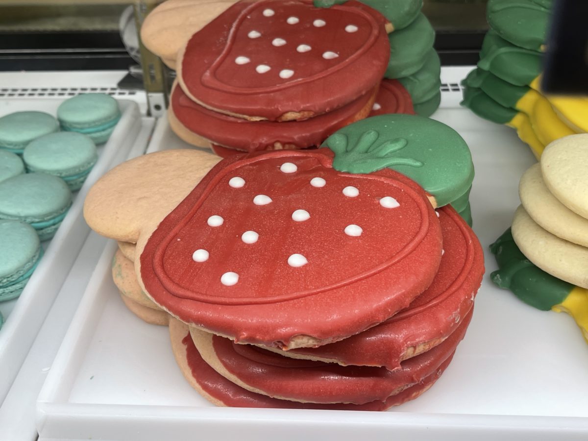 strawberry-cookie-disney-springs-06092021