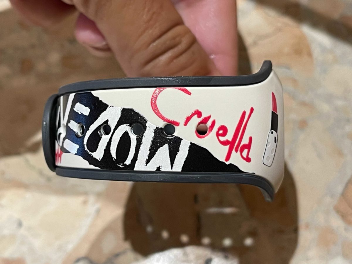 cruella-magicband-0