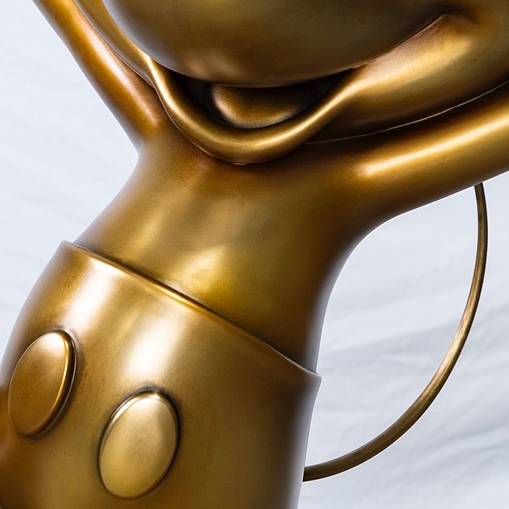 gold-statue-mickey-7358315