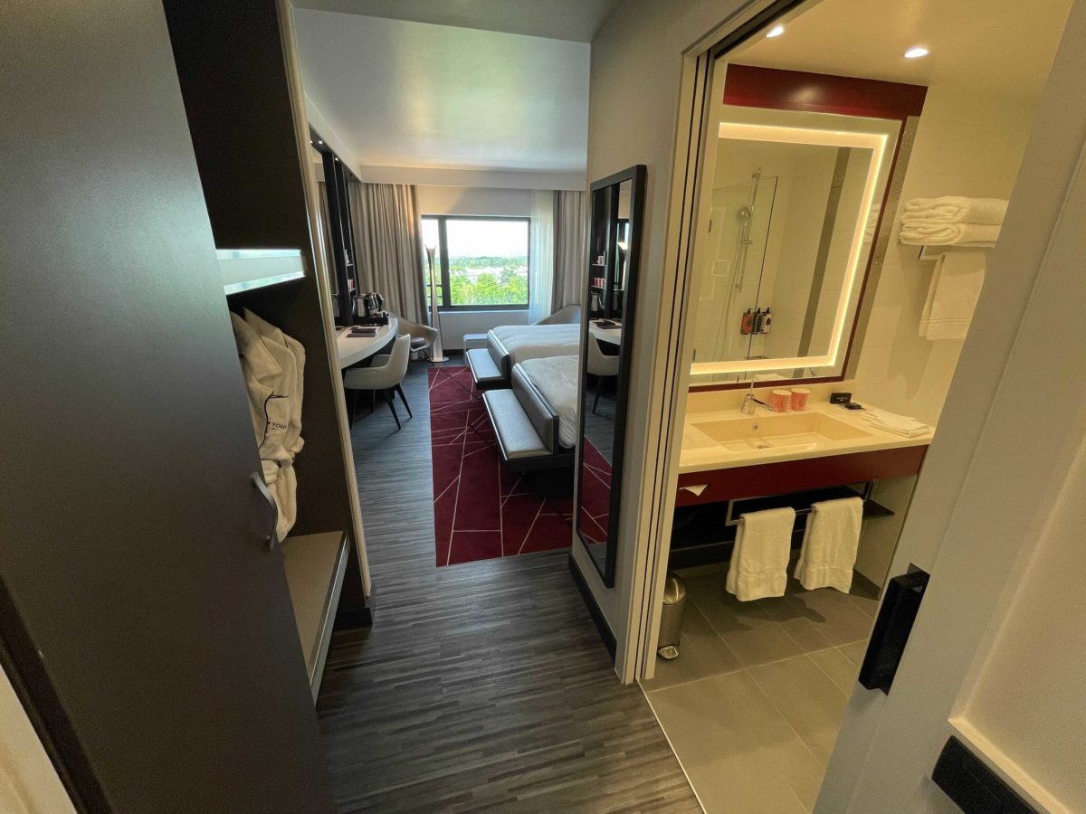 hotel-new-york-art-of-marvel-room-tour1
