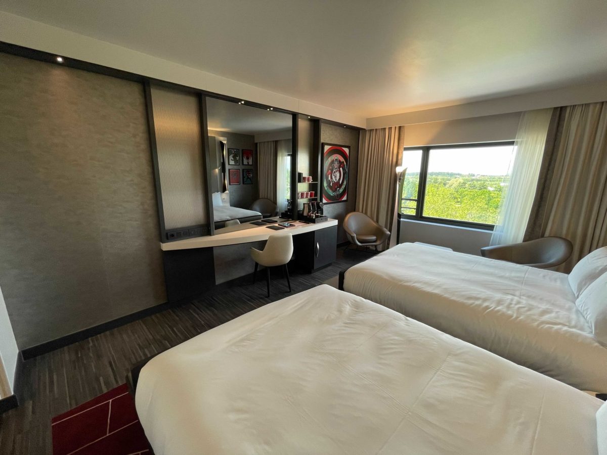 hotel-new-york-art-of-marvel-room-tour20