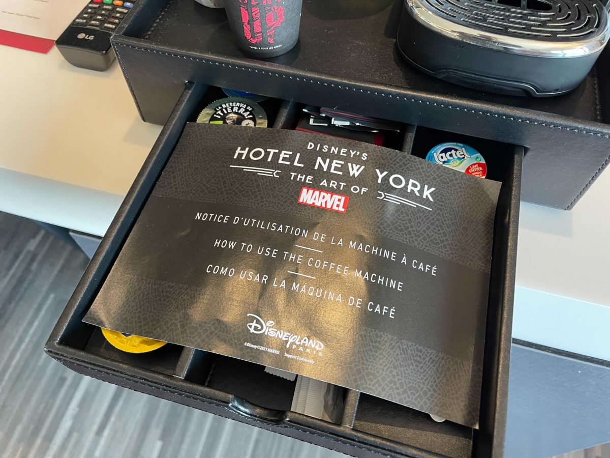 hotel-new-york-art-of-marvel-room-tour44