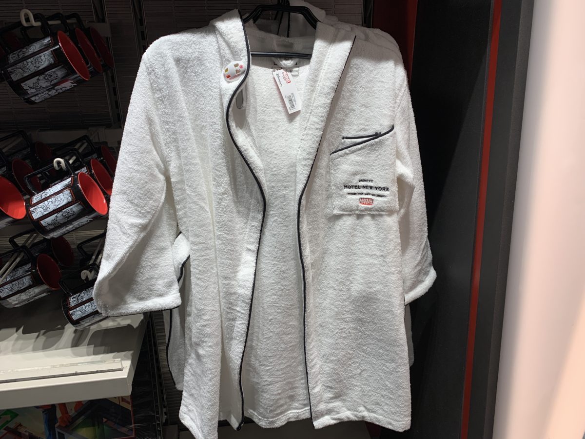 hotel-new-york-dressing-gown-2-5239890