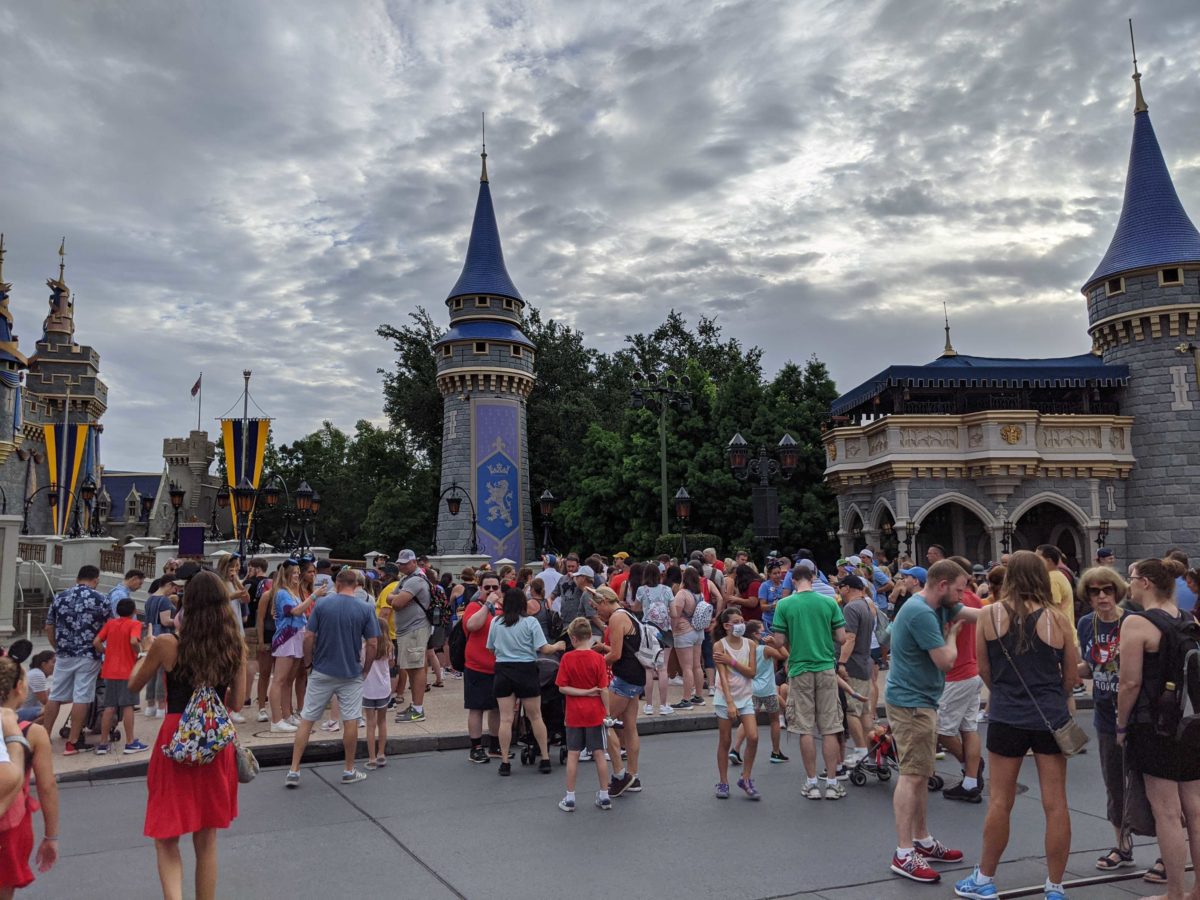 magic-kingdom-rope-drop-075229