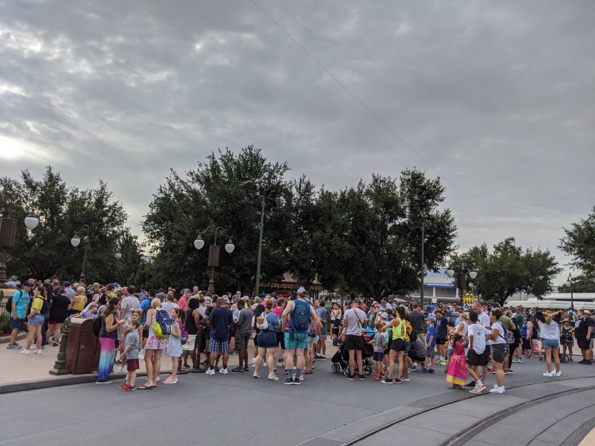 magic-kingdom-rope-drop-0752381