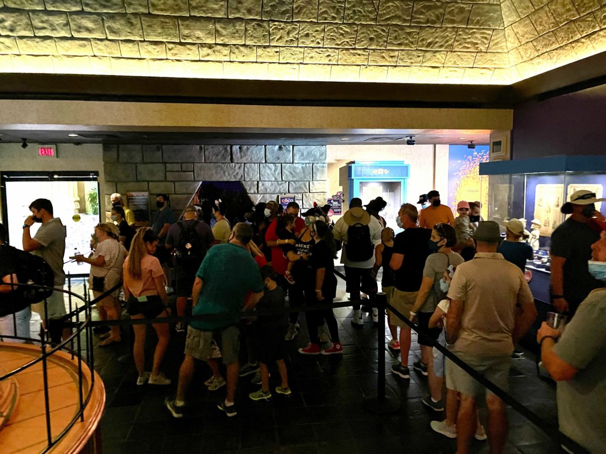 mexico-pavilion-queue-6
