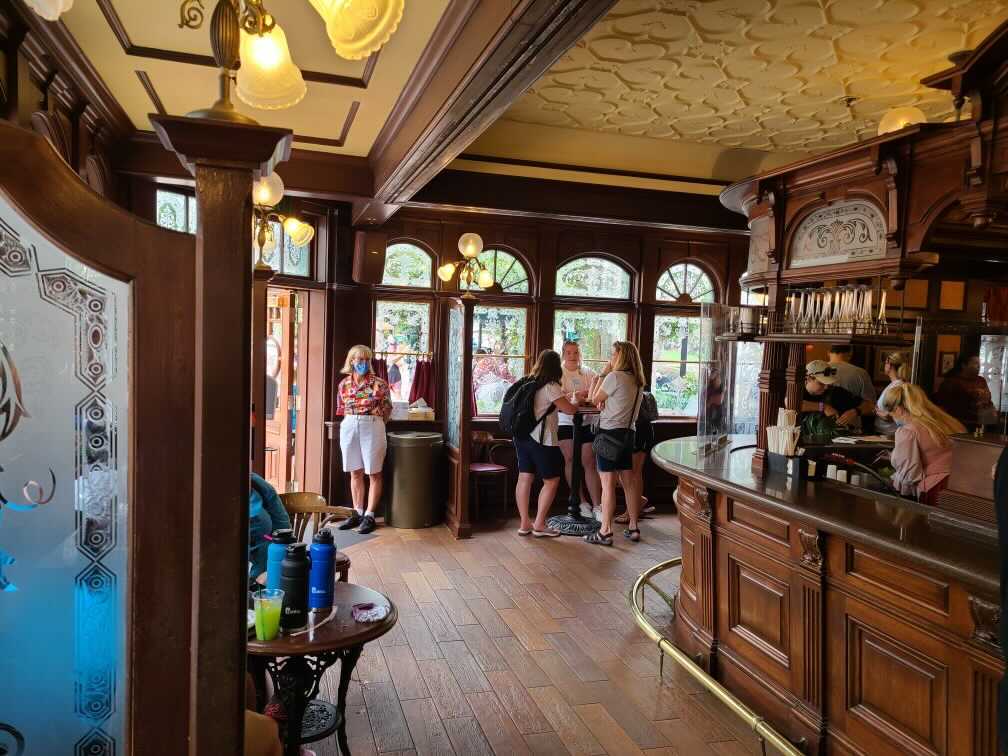 rose-and-crown-indoor-seating1