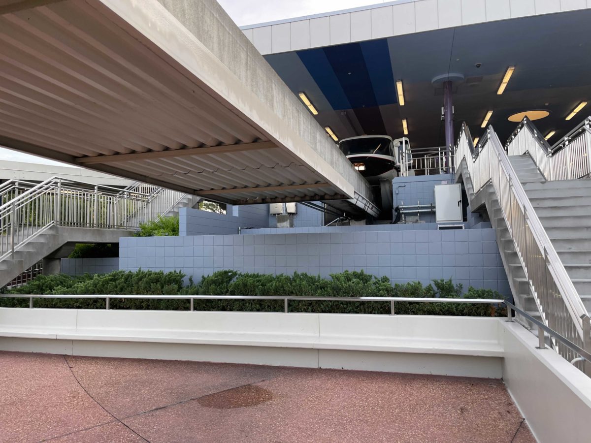 transportation-and-ticket-center-monorail-station-repainting-2
