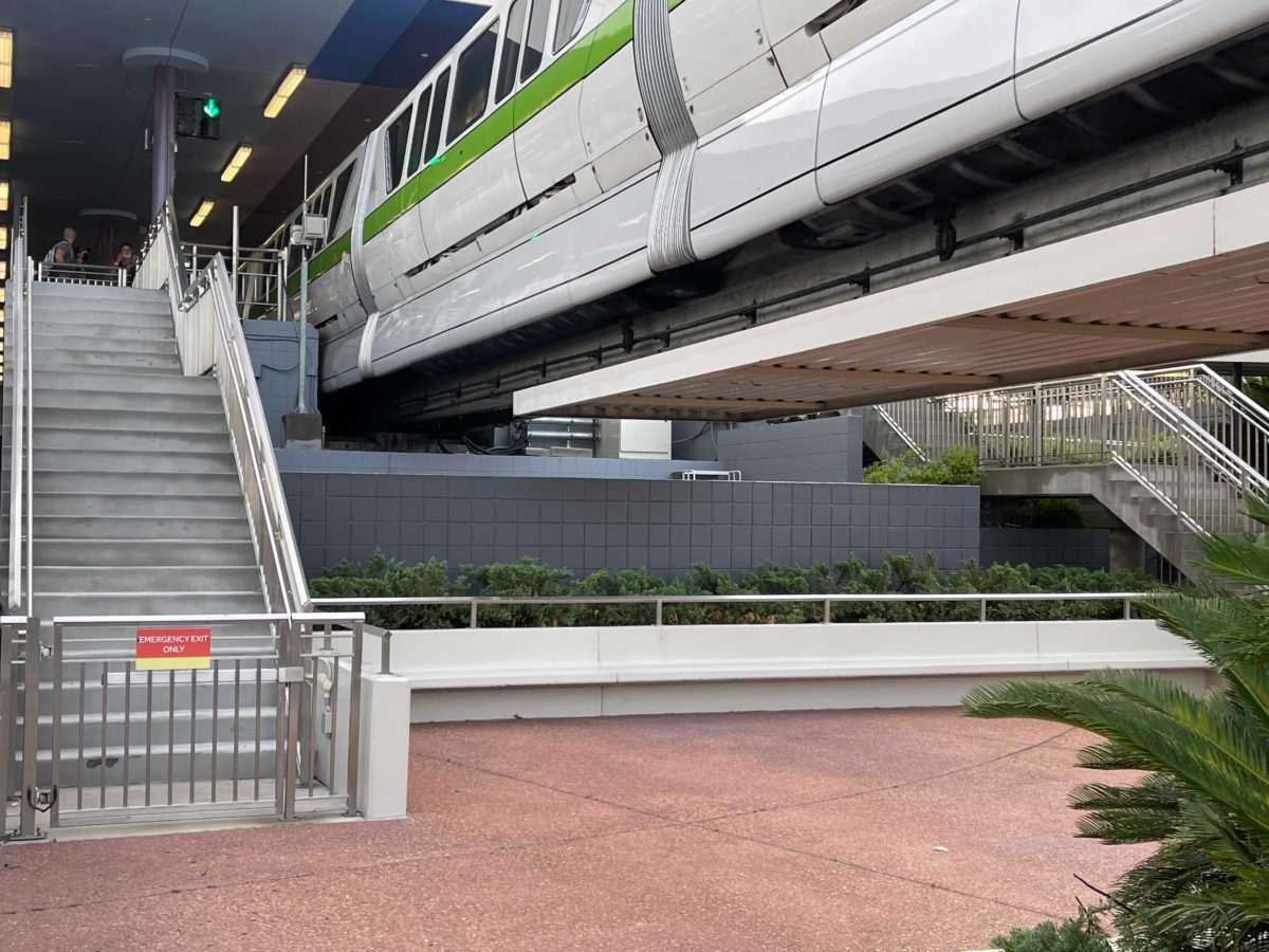 transportation-and-ticket-center-monorail-station-repainting-5