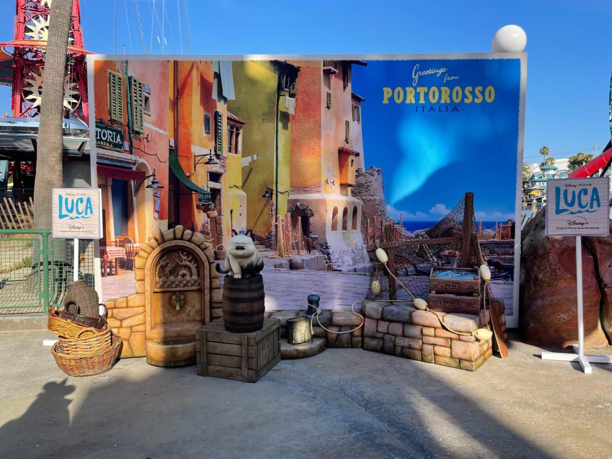 Décor "Café des Théâtres" [Production Courtyard - 2021] - Page 2 Disney-California-Adventure-Pixar-Pier-Luca-Photo-Op-6-3572818-1200x900