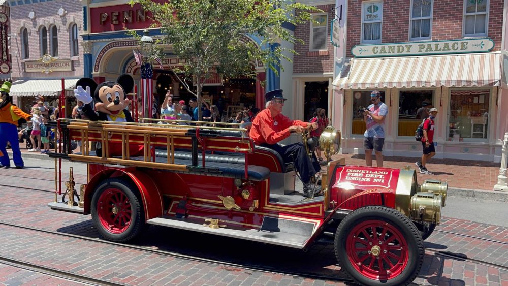 disneyland-mickey-and-friends-cavalcade-7-28-21-3