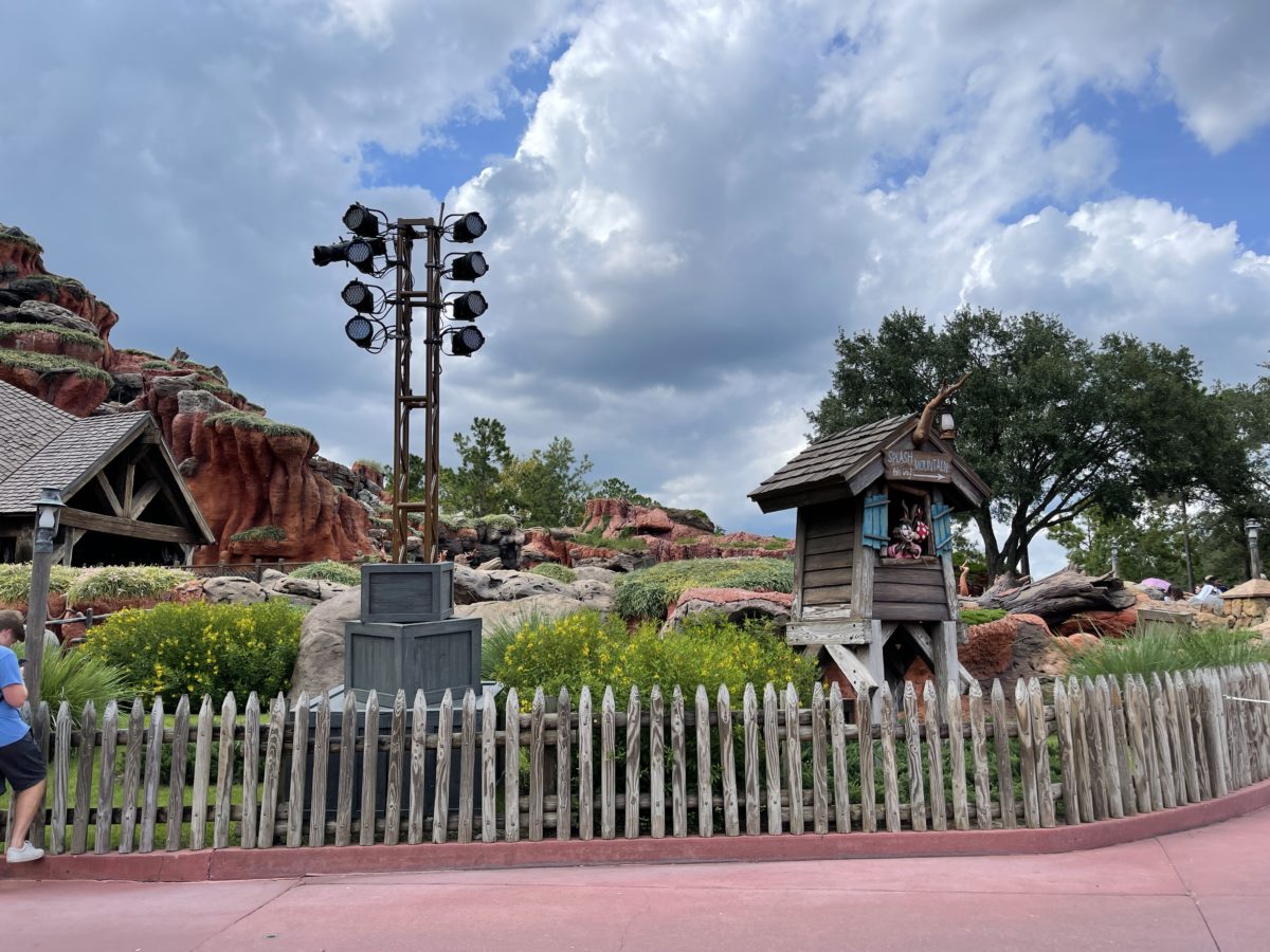 extra-lighting-brought-in-frontierland-magic-kingdom-07302021-2823767