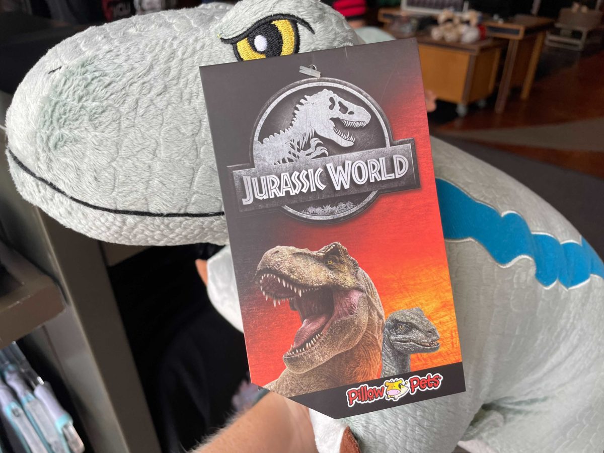 jurassic-world-blue-velociraptor-pillow-pet-universal-orlando-resort-1-2594722