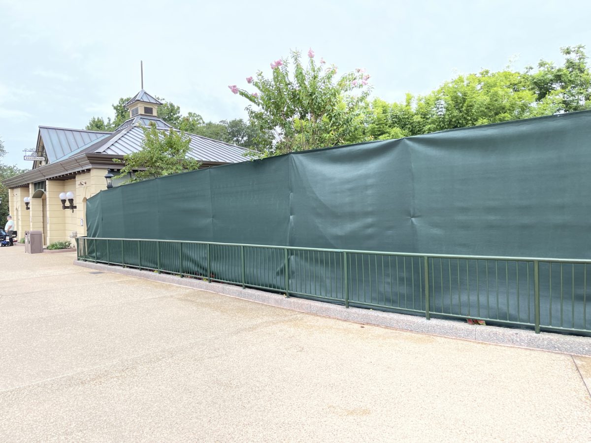 landscaped-seating-area-blocked-by-scrim-epcot-07062021