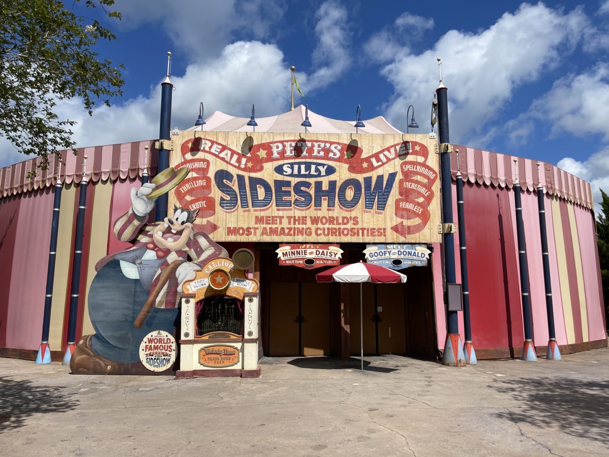 petes-silly-sideshow-banners-removed-magic-kingdom-07302021