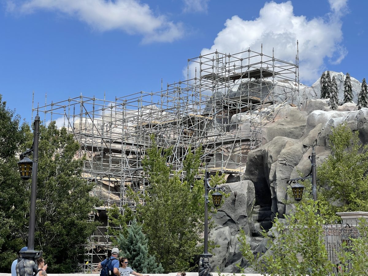 scaffolding-expanded-be-our-guest-restaurant-facade-refurbishment-magic-kingdom-07262021