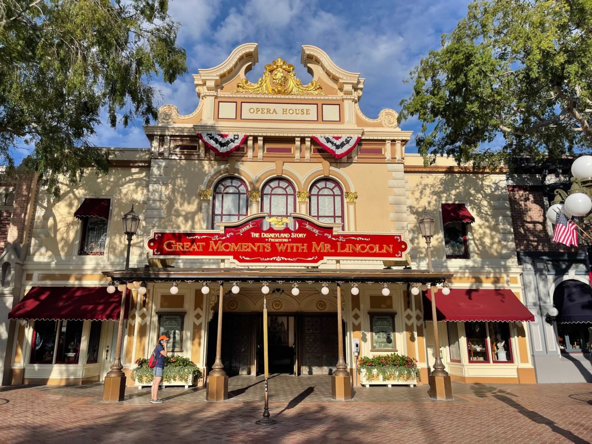 the-disneyland-story-presenting-great-moments-with-mr-lincoln-reopens-2-2462407