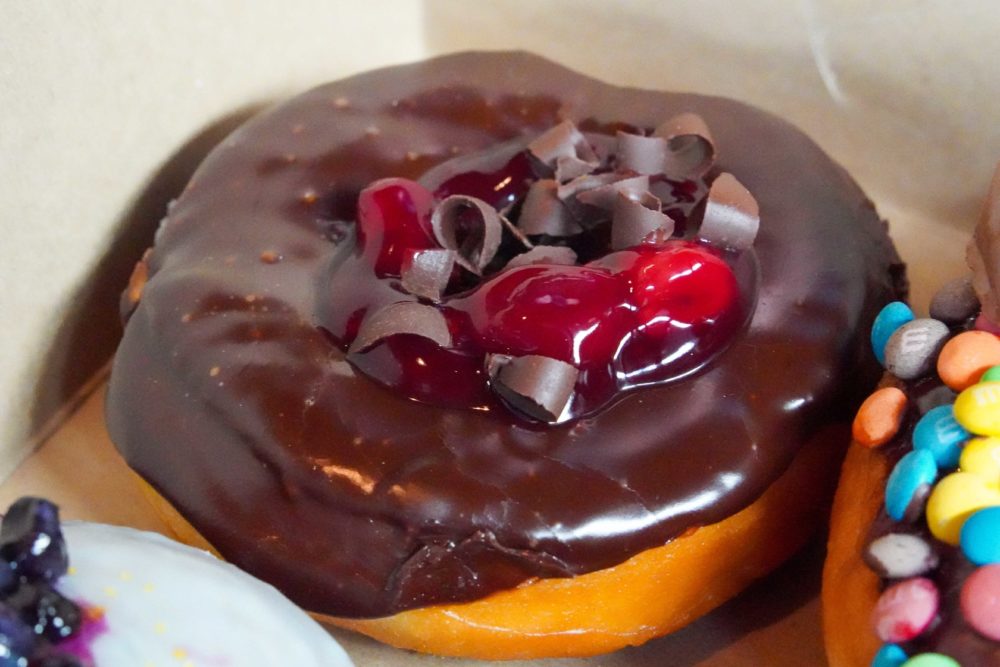 donut-box-black-forest-donut-1