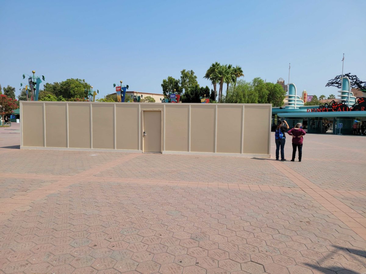 Disneyland Resort Esplanade construction walls 2021 2