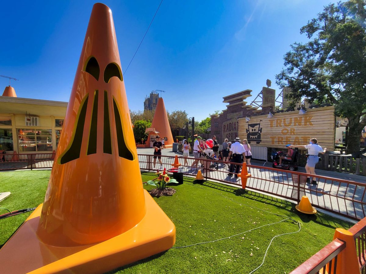 cars-land-haul-o-ween-cozy-cone-trunk-or-treat