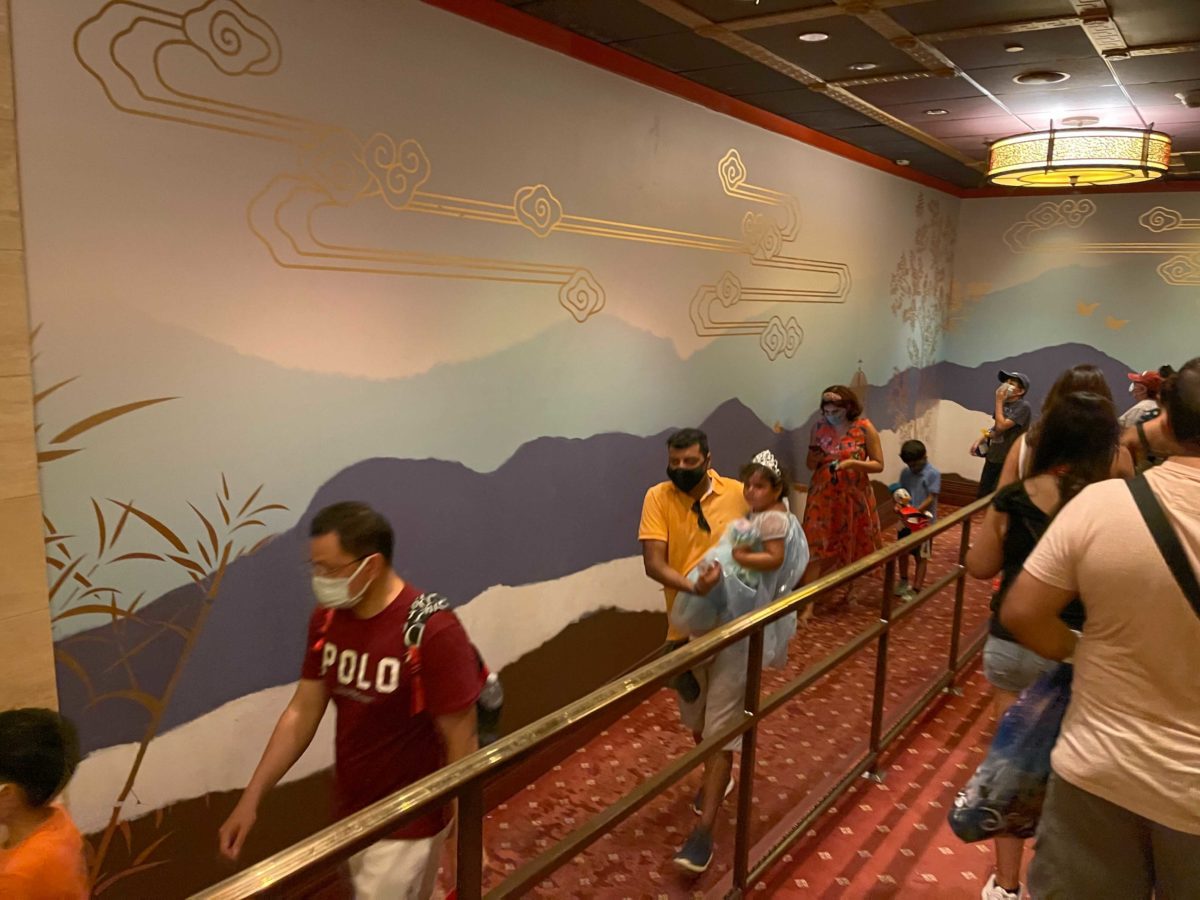 disneys-hollywood-studios-mickey-minnies-runaway-railway-queue-decals-8-2378001