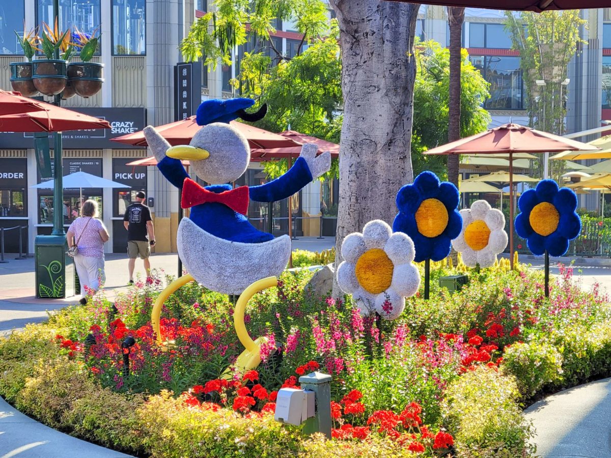 downtown-disney-donald-planter-formed