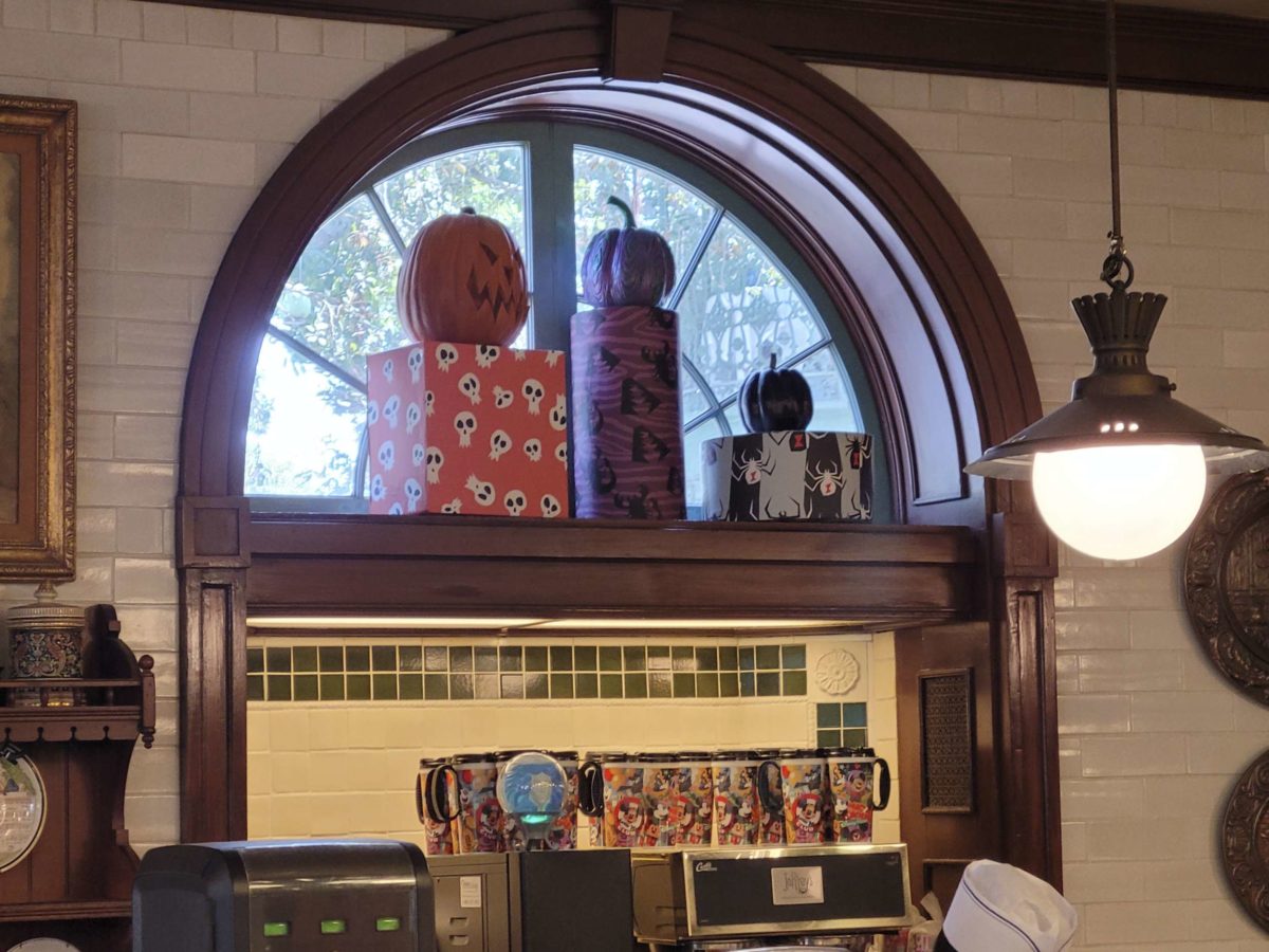 french-market-interior-decorations-halloween