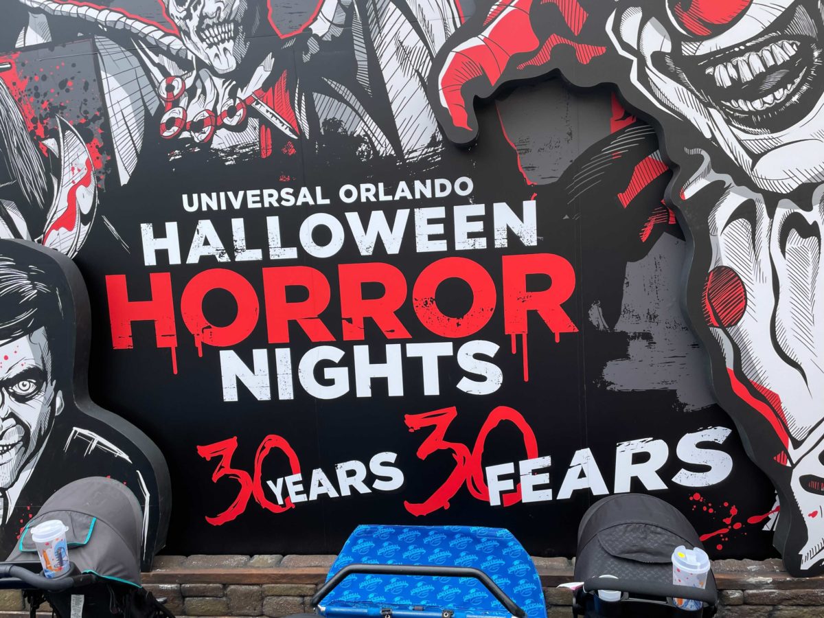 halloween-horror-nights-signs-2