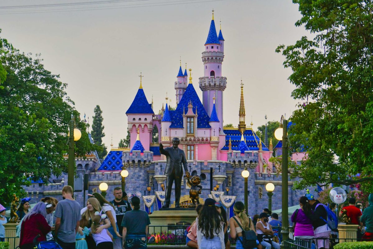 new-lights-at-hub-with-sleeping-beauty-castle-and-partners-statue