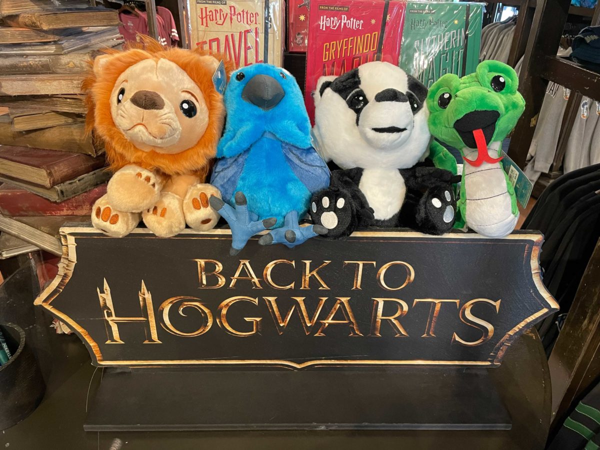 uor-hogwarts-house-mascot-plush-7-3684346
