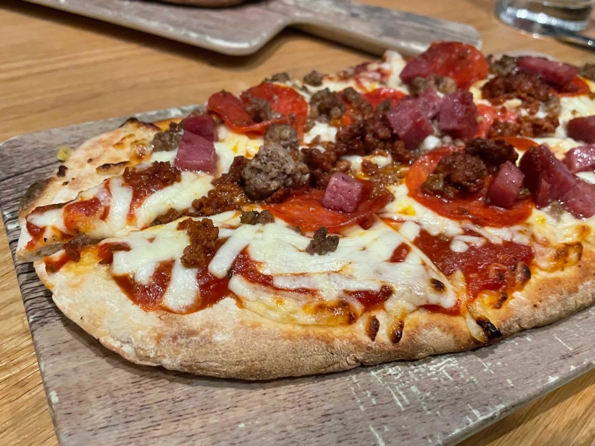 universal-sapphire-falls-meat-lovers-flatbread-amatista-review-2021-2-6290684